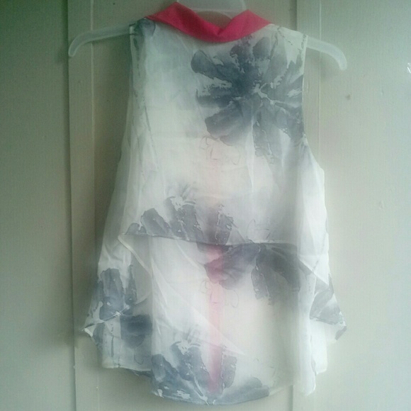 GLAM Floral Blouse - Picture 2 of 3